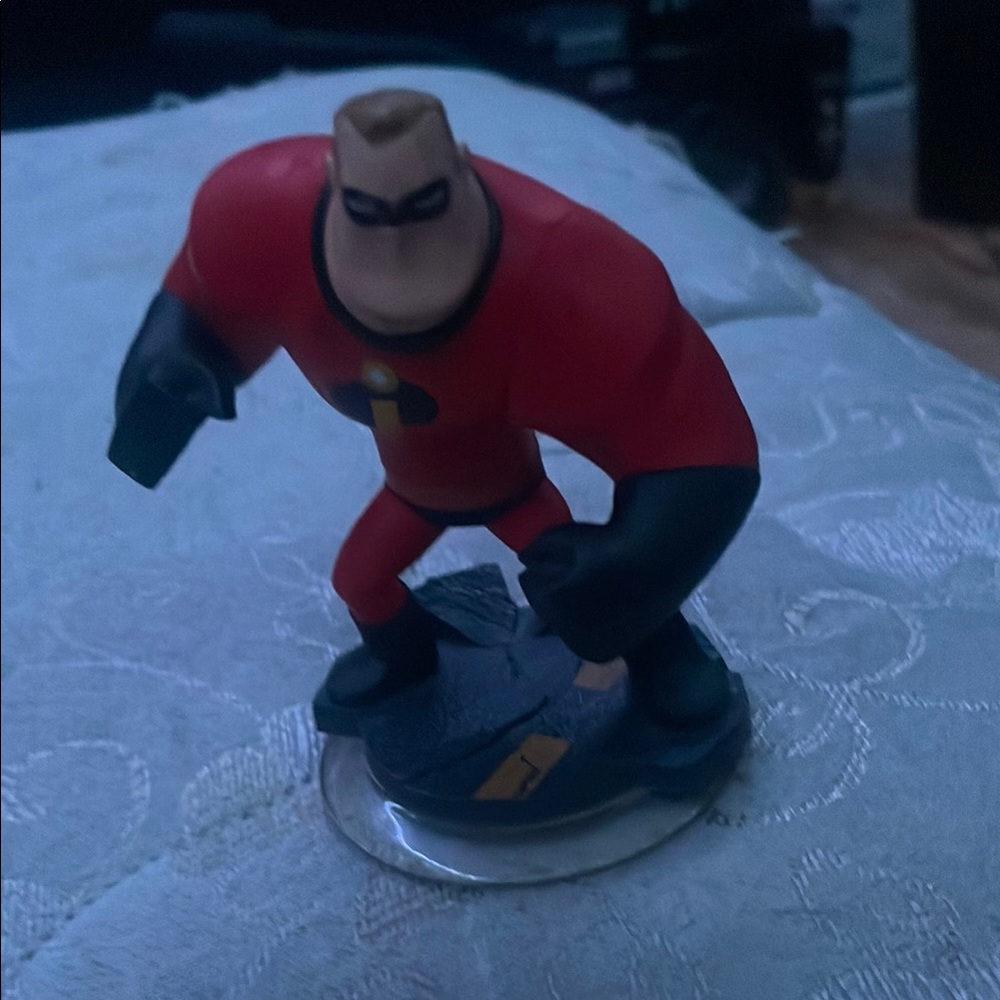 Mr Incredible Superhero Figurine